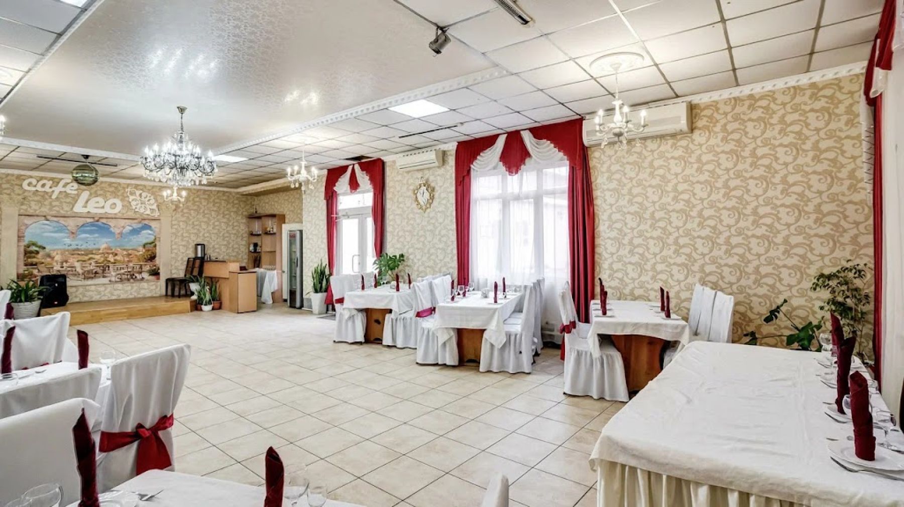 Кухня кафе «Лео» с разнообразием блюд