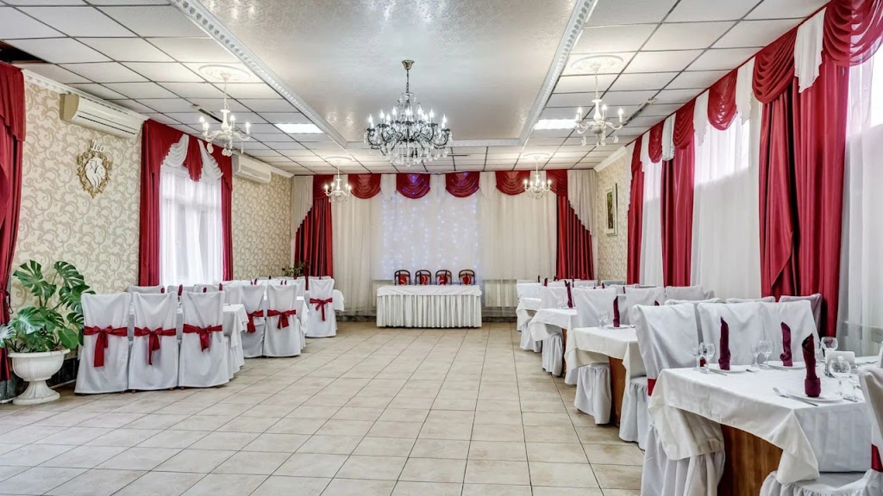 Частная парковка кафе «Лео»