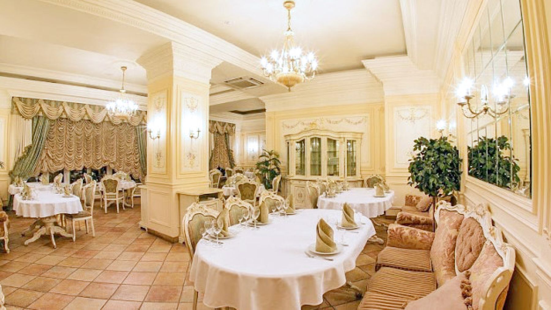 Интерьер ресторана Moliere в Волгограде