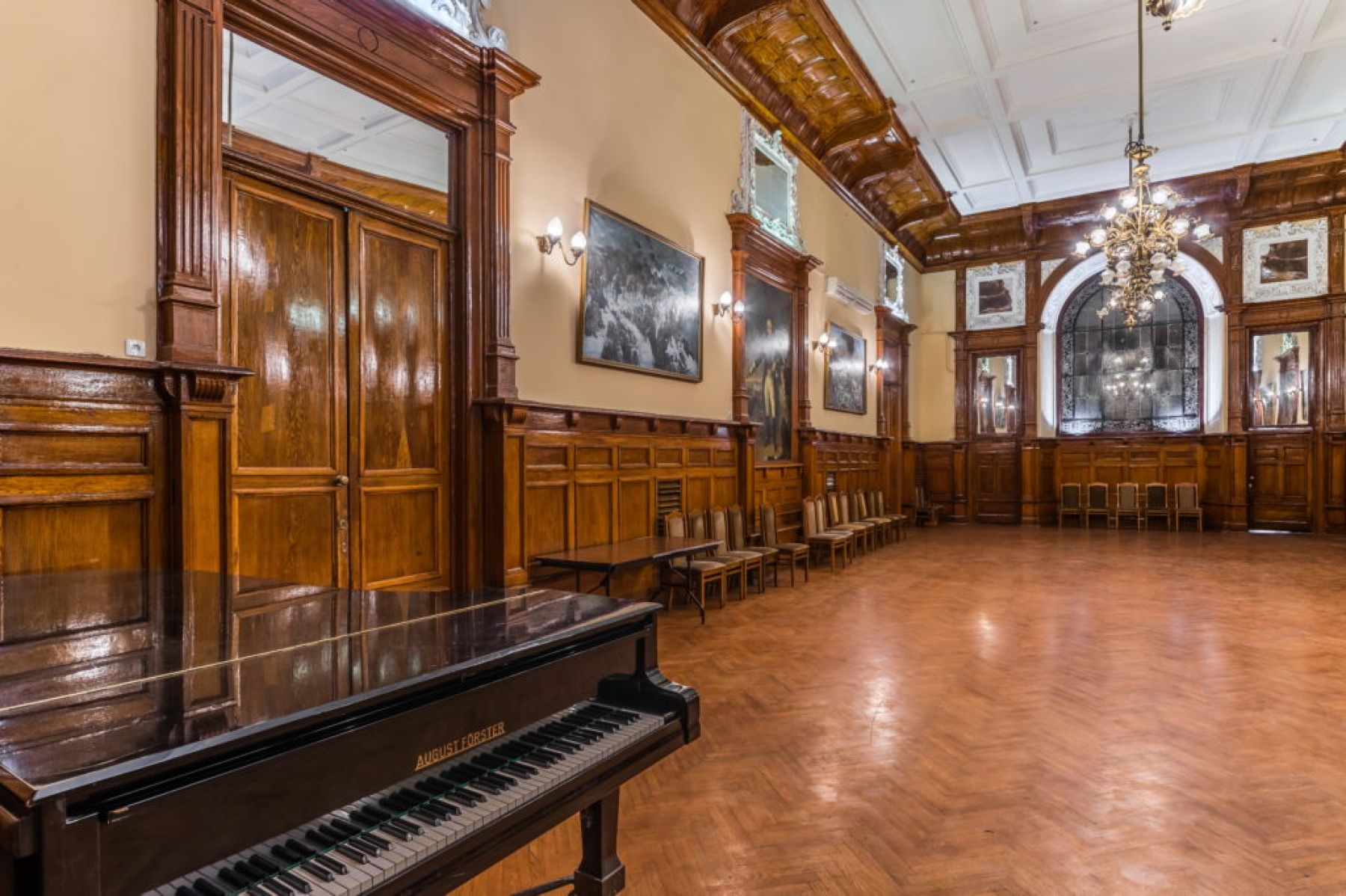 Сцена в банкетном зале на Чернышевской