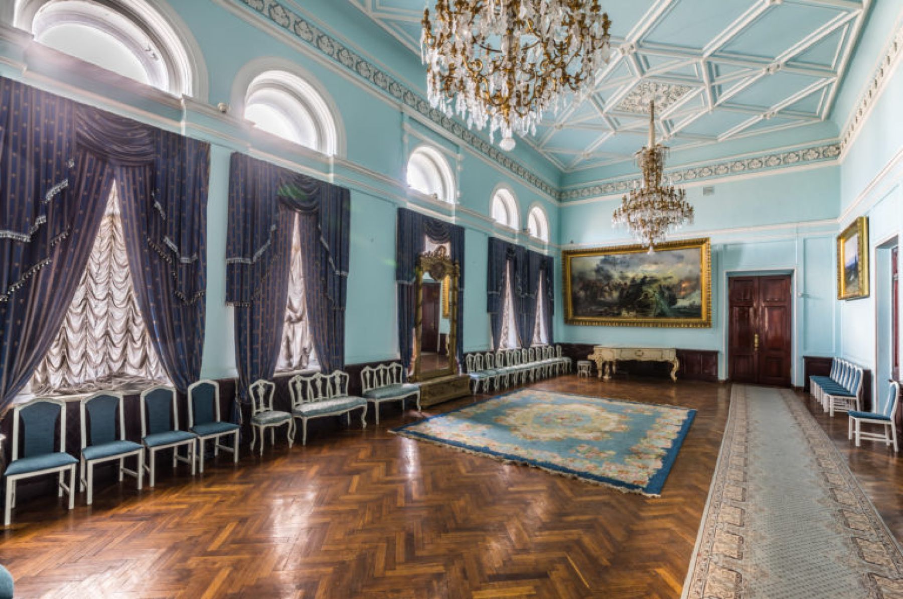 Интерьер зала для мероприятий в Тихвине