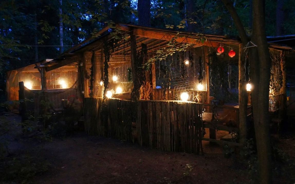 Беседка на территории кемпинга