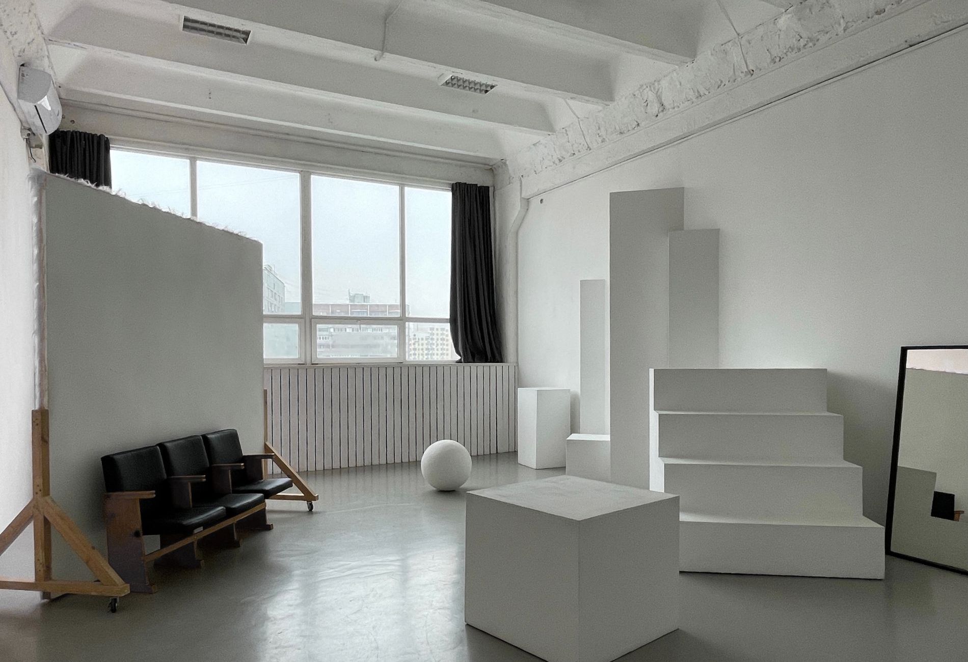 Интерьер зала фотостудии в Москве