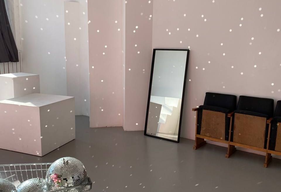 Декорации и оборудование фотостудии FORM