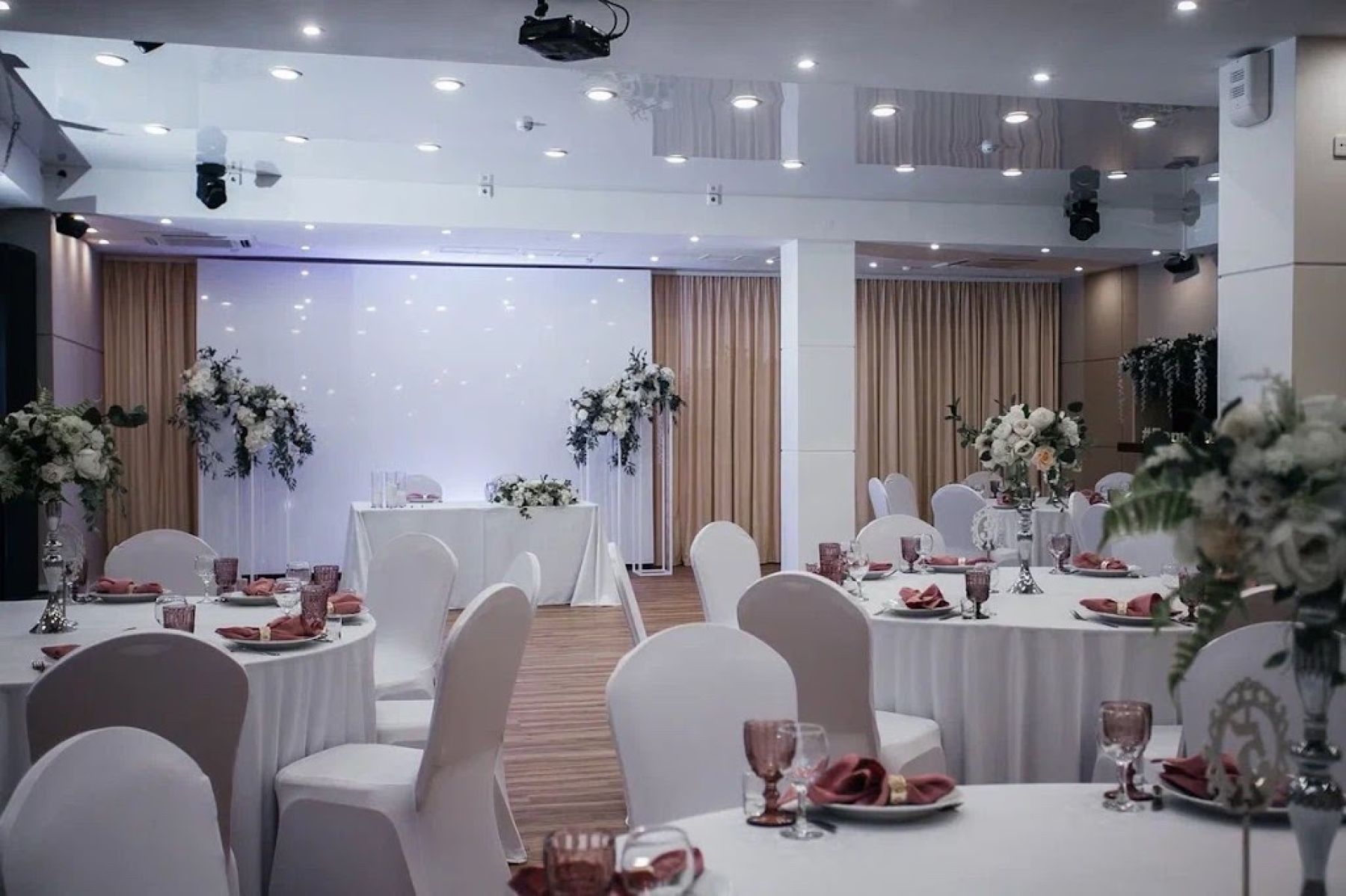 Декорированное пространство зала «Фестиваль»