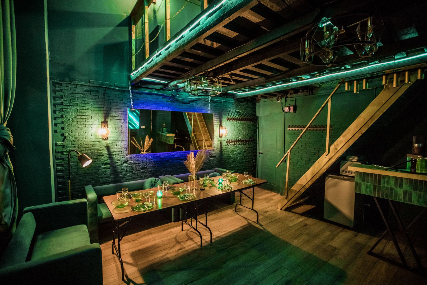 Интерьер лофта IZUMRUD