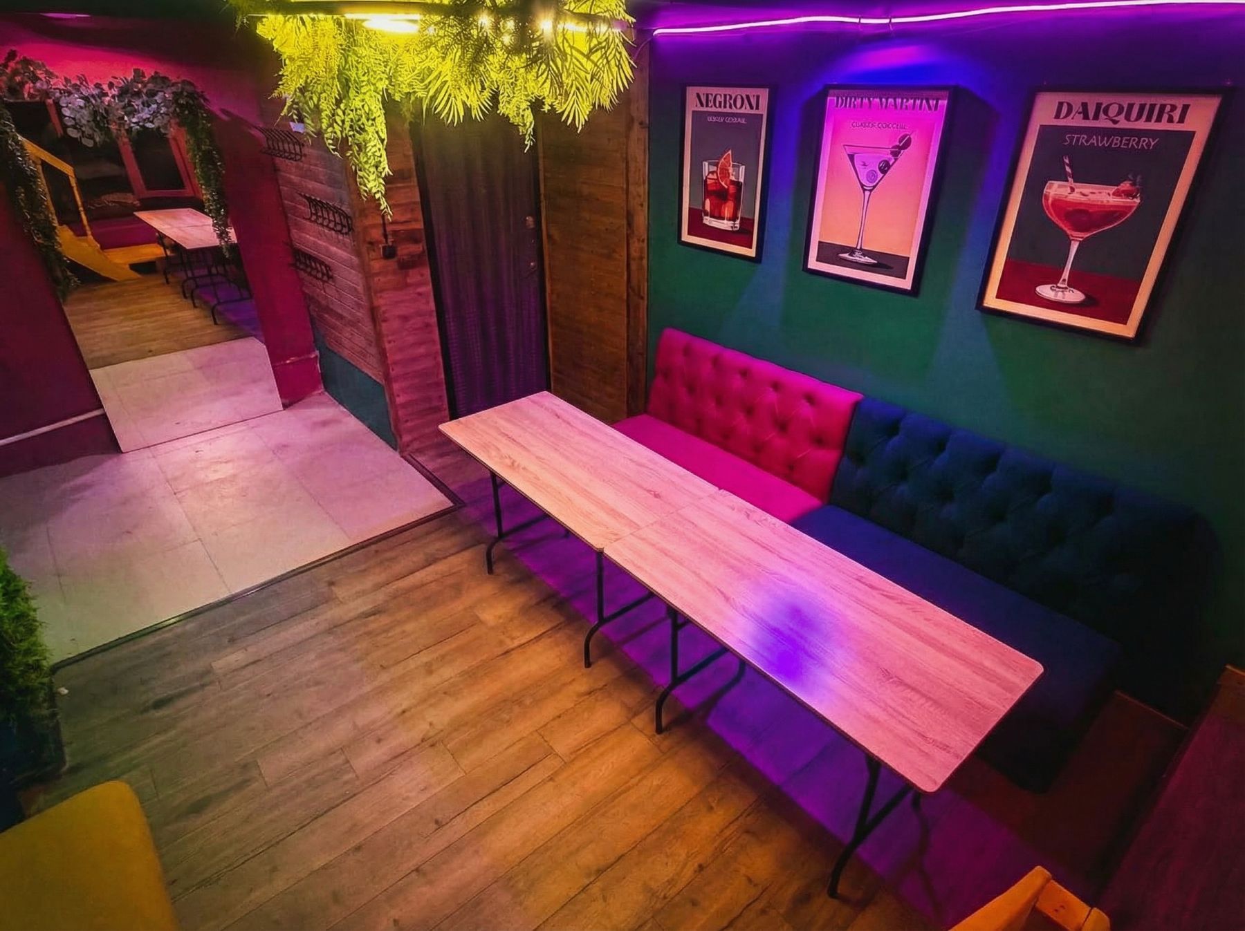 Фотозона с качелями в лофте