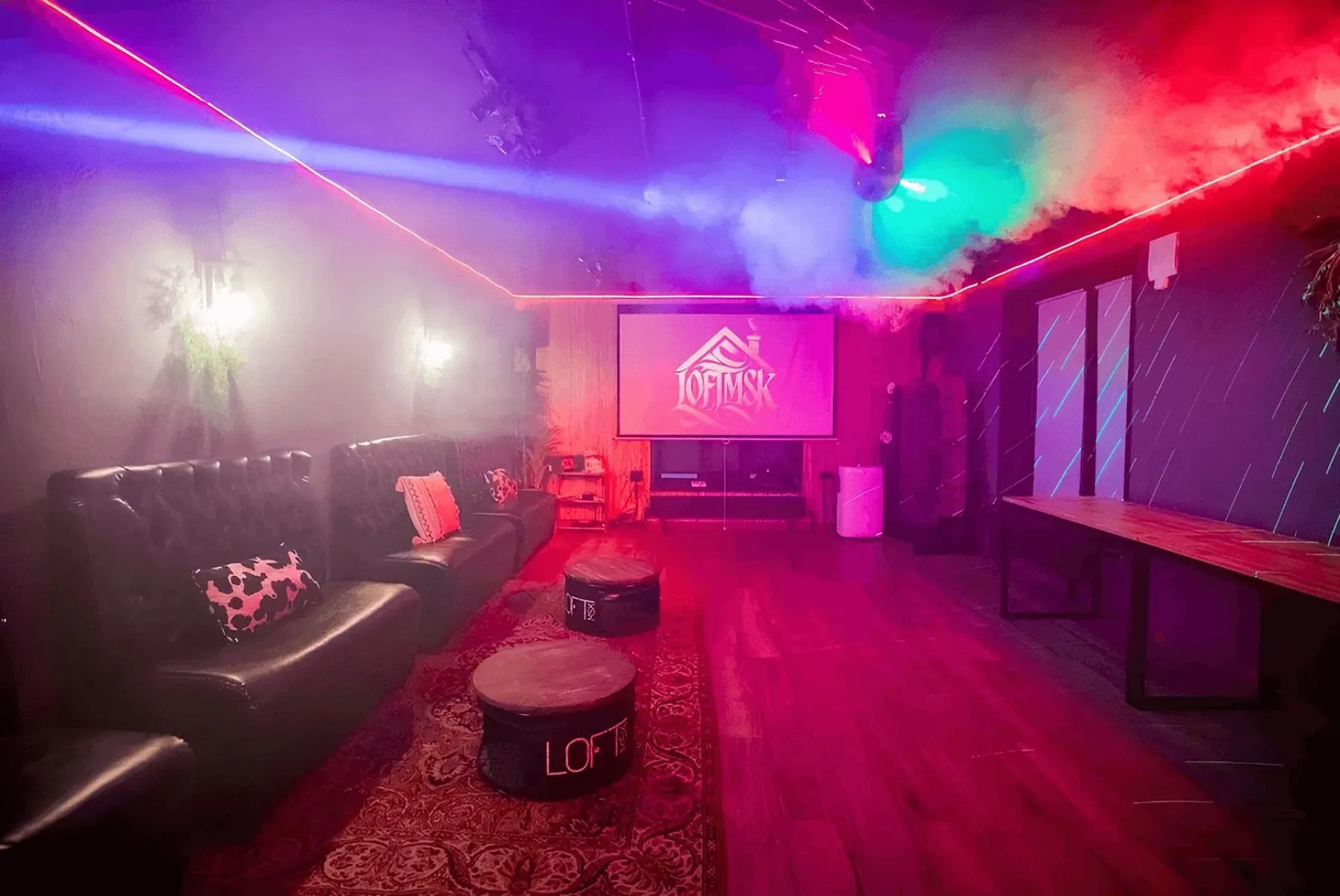 Сцена для мероприятий в лофте WILD WEST