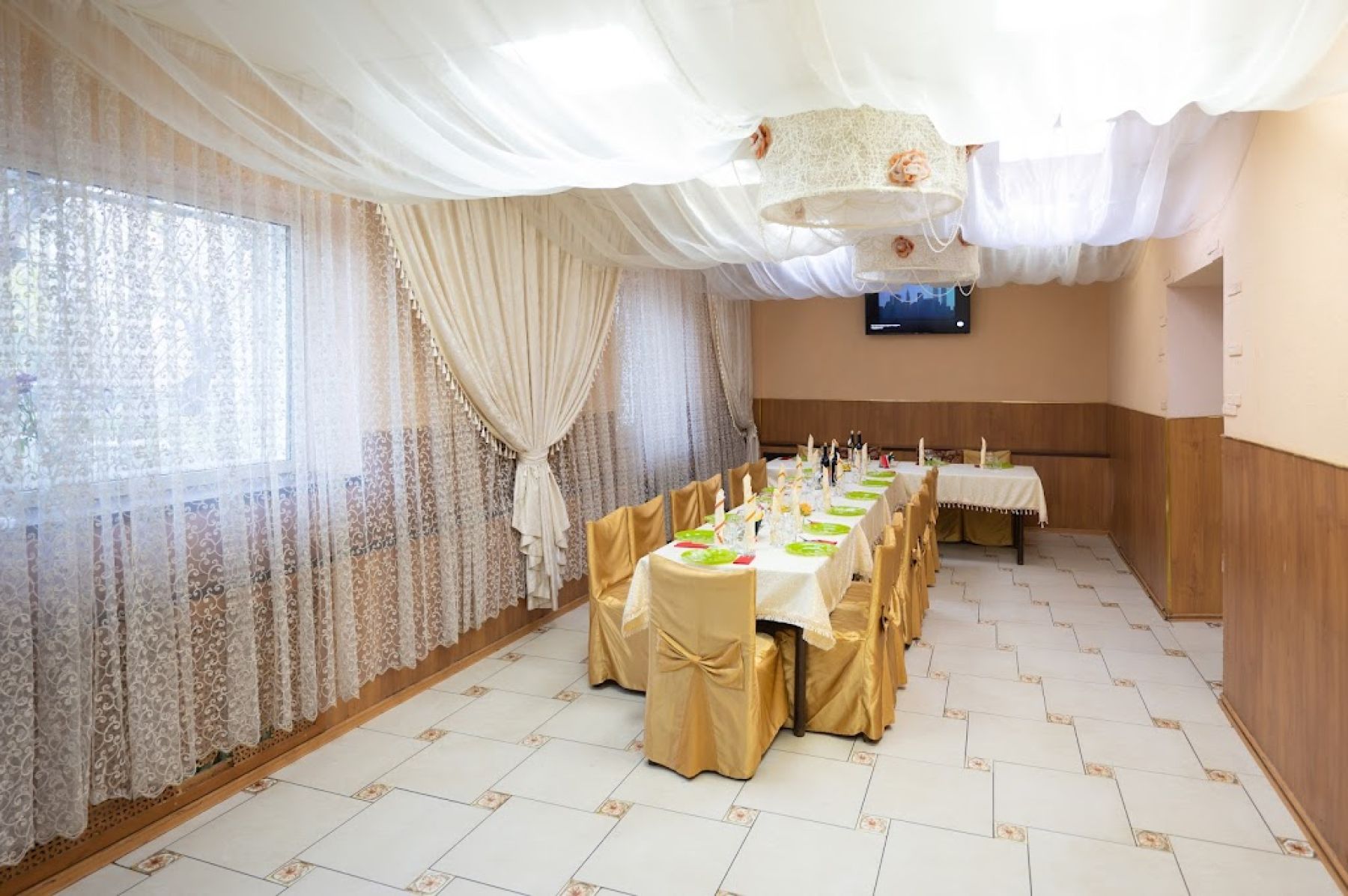 Декор в кафе «Марьяж» для свадеб и праздников