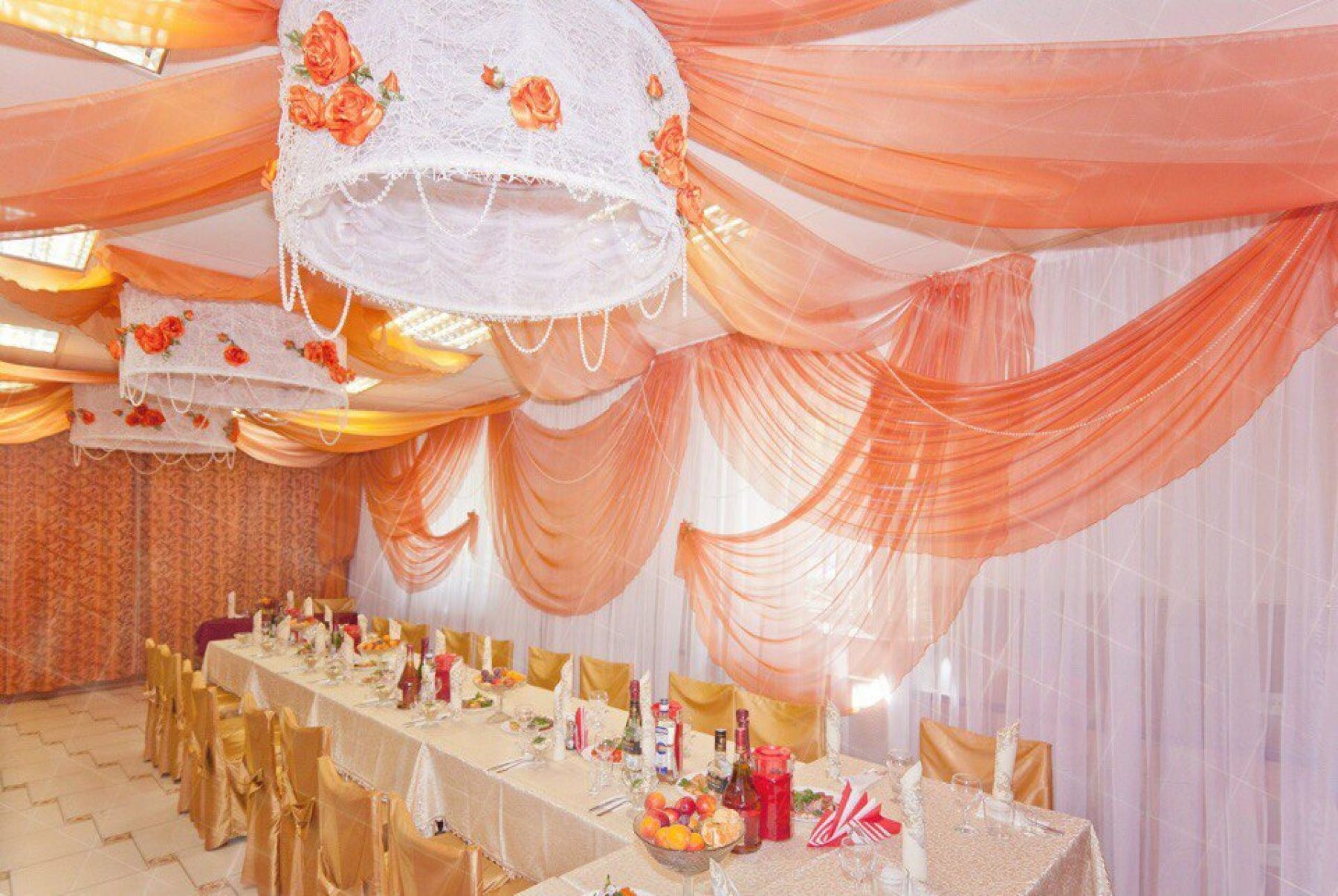 Оформление зала в кафе «Марьяж», Пермь