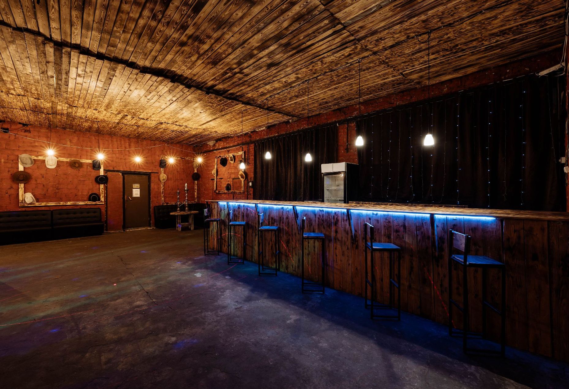 Танцпол креативного лофта в Москве