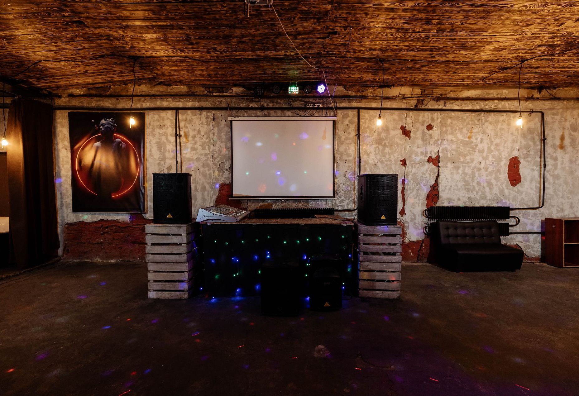 Барная зона в лофте на Площади Ильича