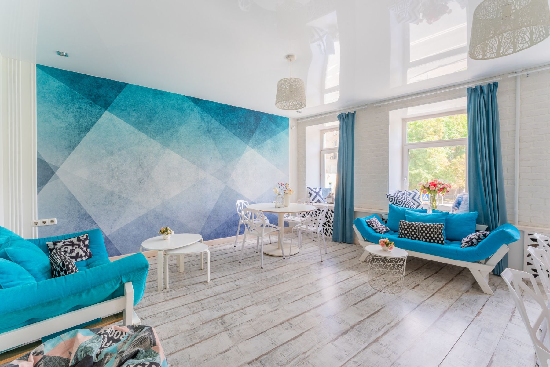 Интерьер лофта Моне в стиле импрессионизма