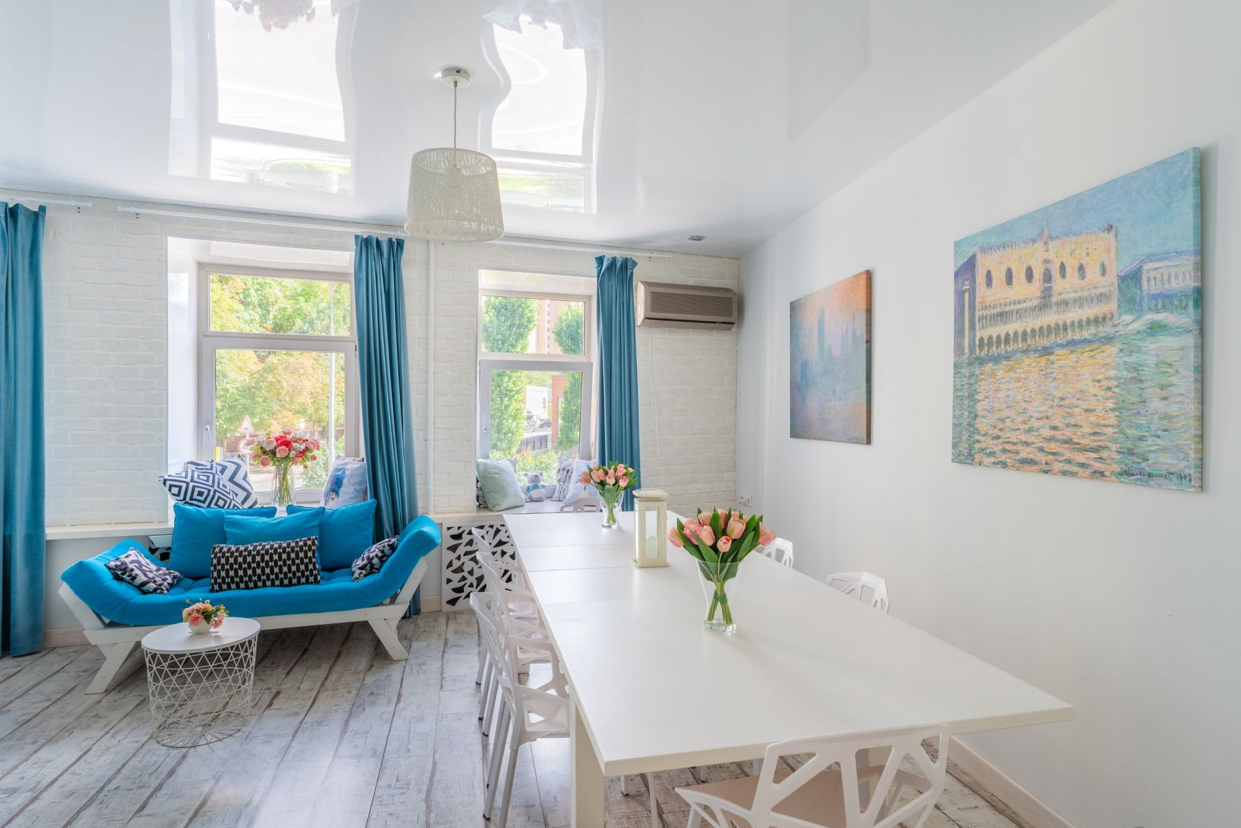 Мебель в лофте Моне для комфортного отдыха