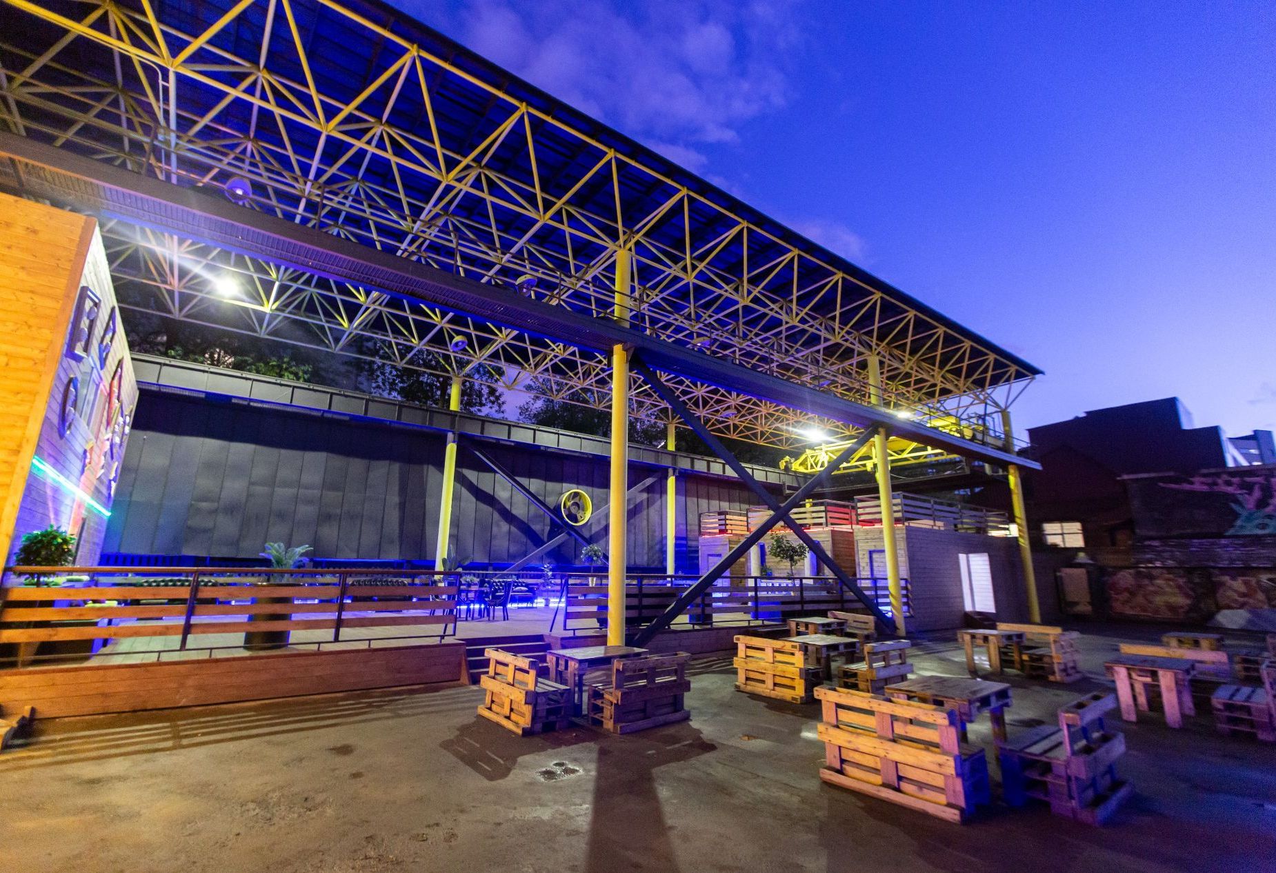 Закрытая веранда для мероприятий LovelyLOFT