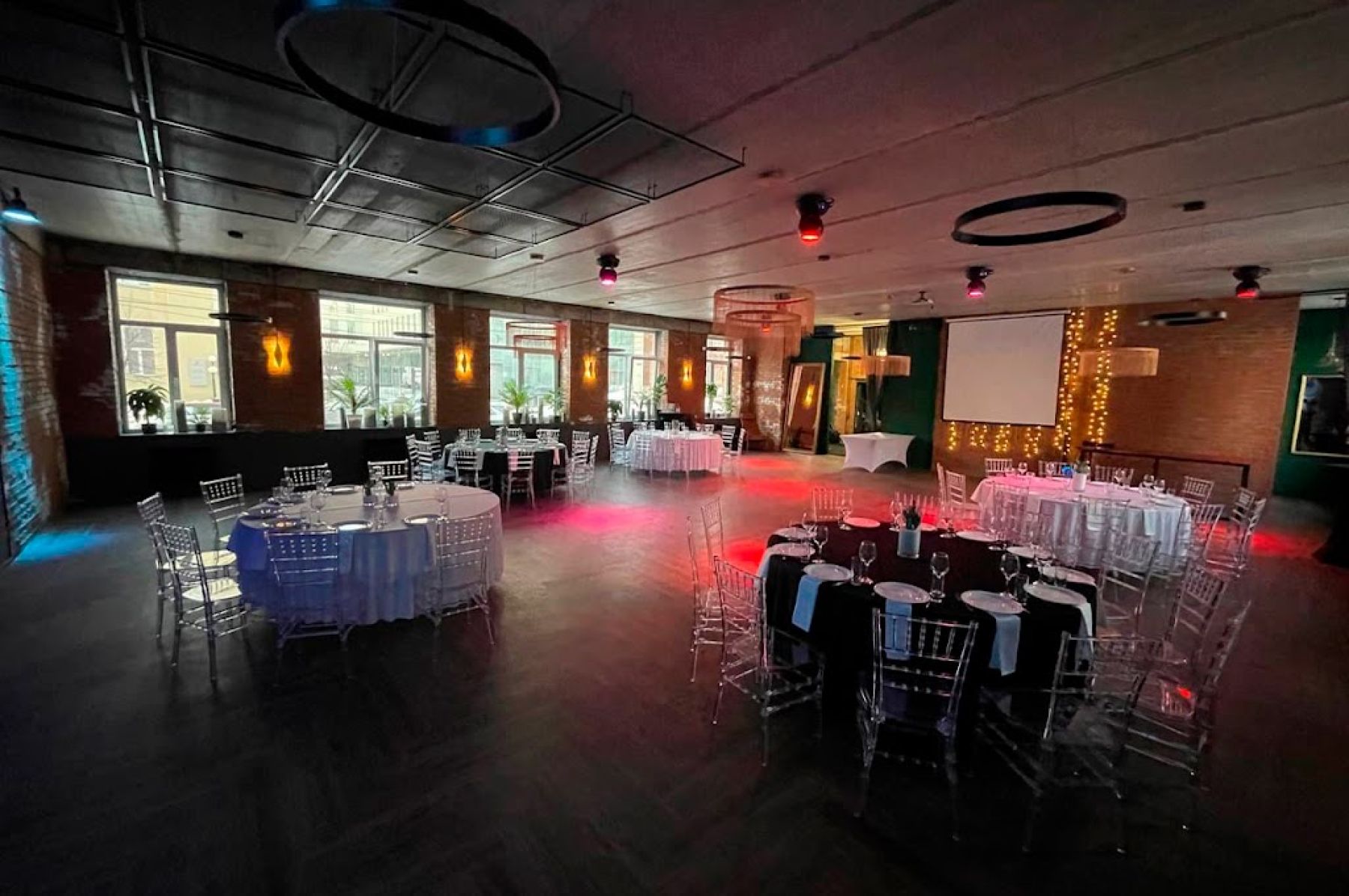 Праздничный стол в банкетном зале Санкт-Петербурга