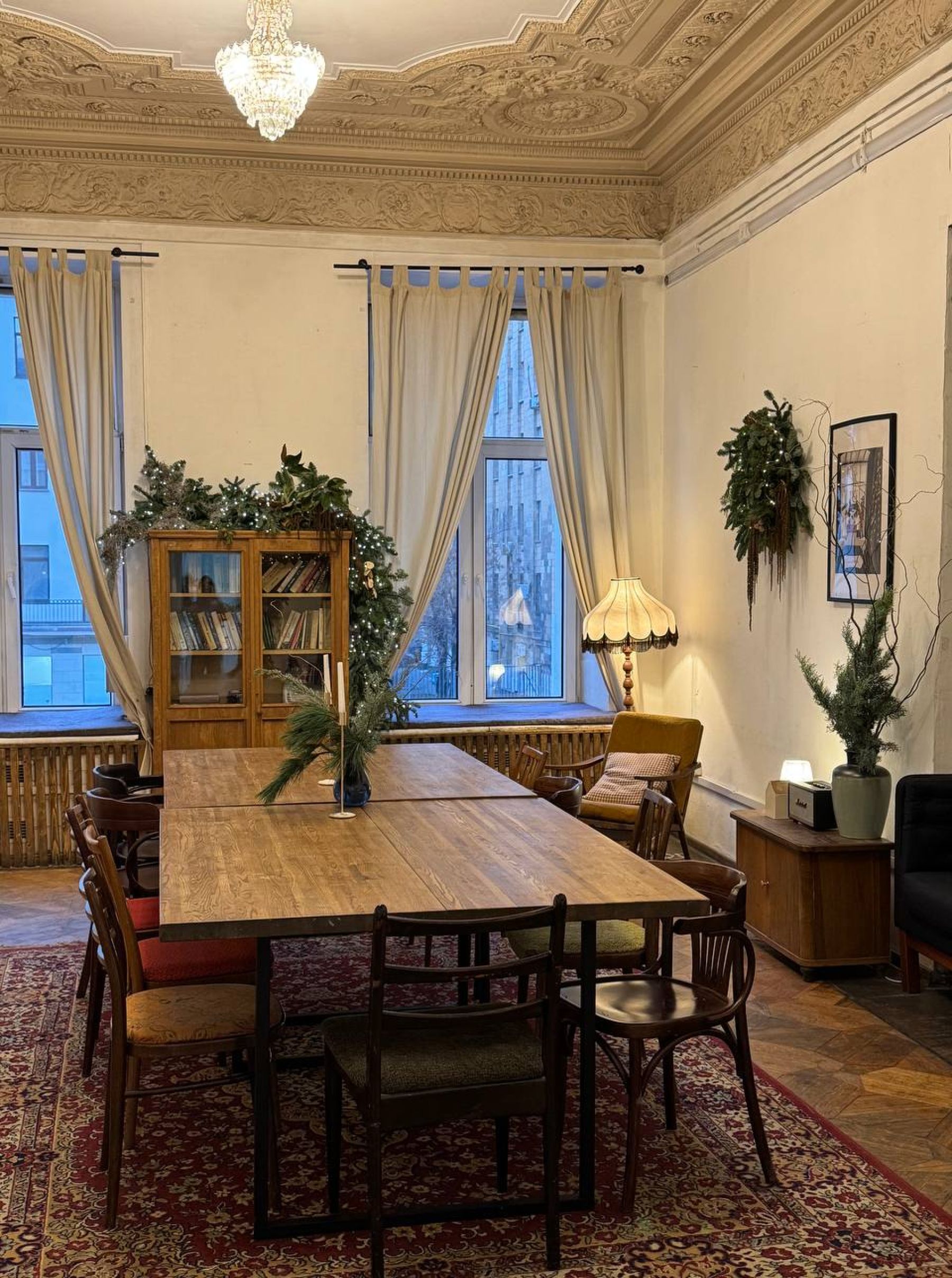 Уютный уголок творческого пространства на Проспекте Мира