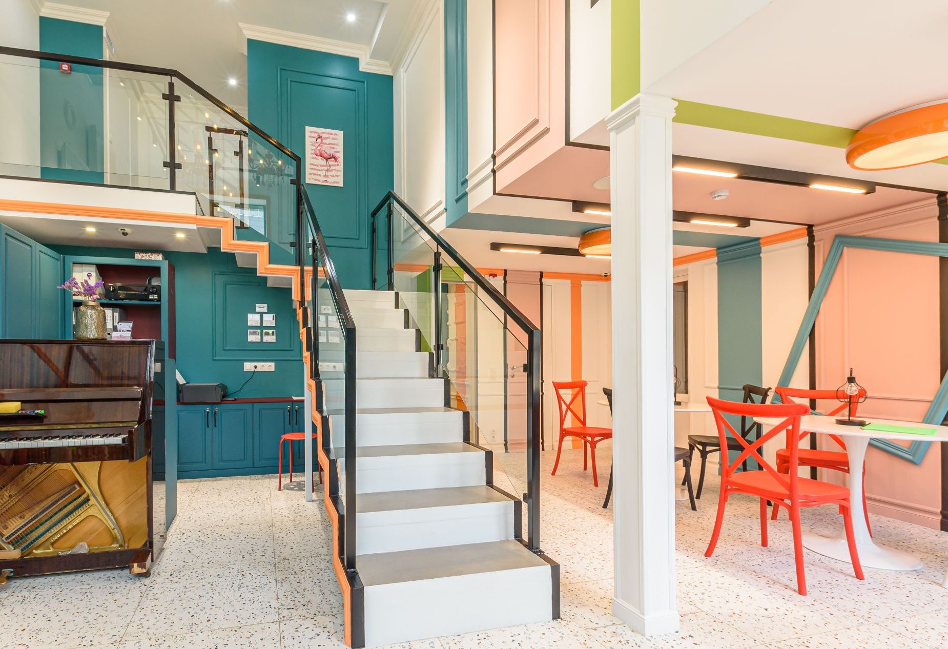 Гримерные столы с подсветкой в студии Future