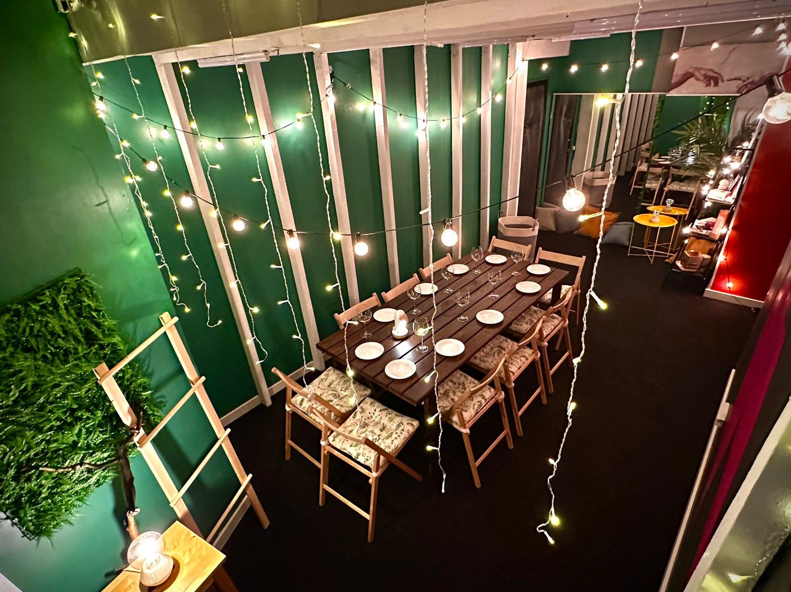 Кейтеринг и украшения для праздника в лофте