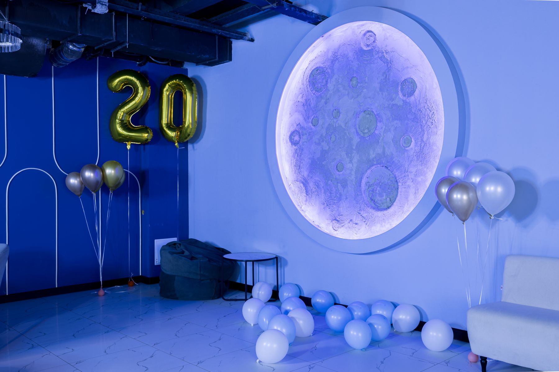 Лаундж-зона в зале Мун