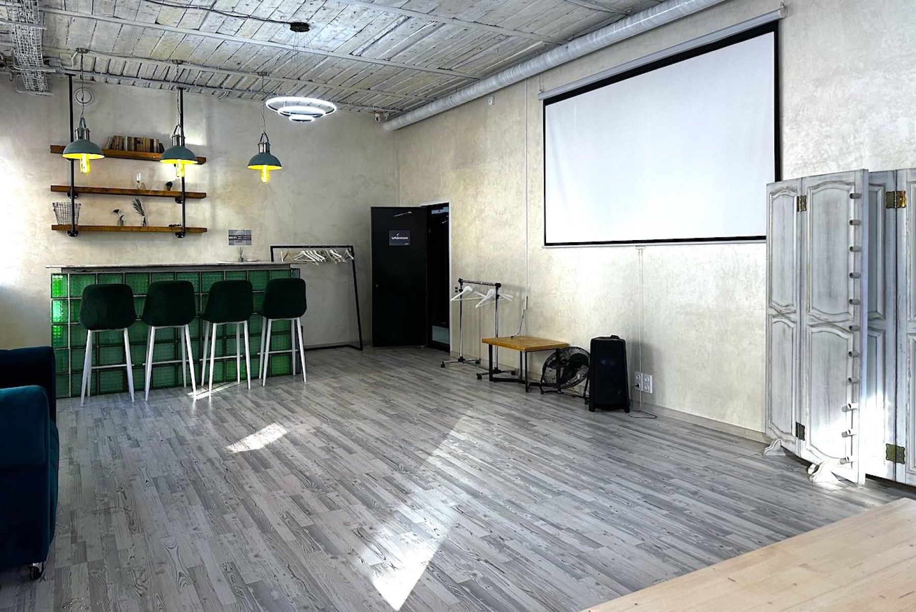 Светлая атмосфера лофта Ураниум