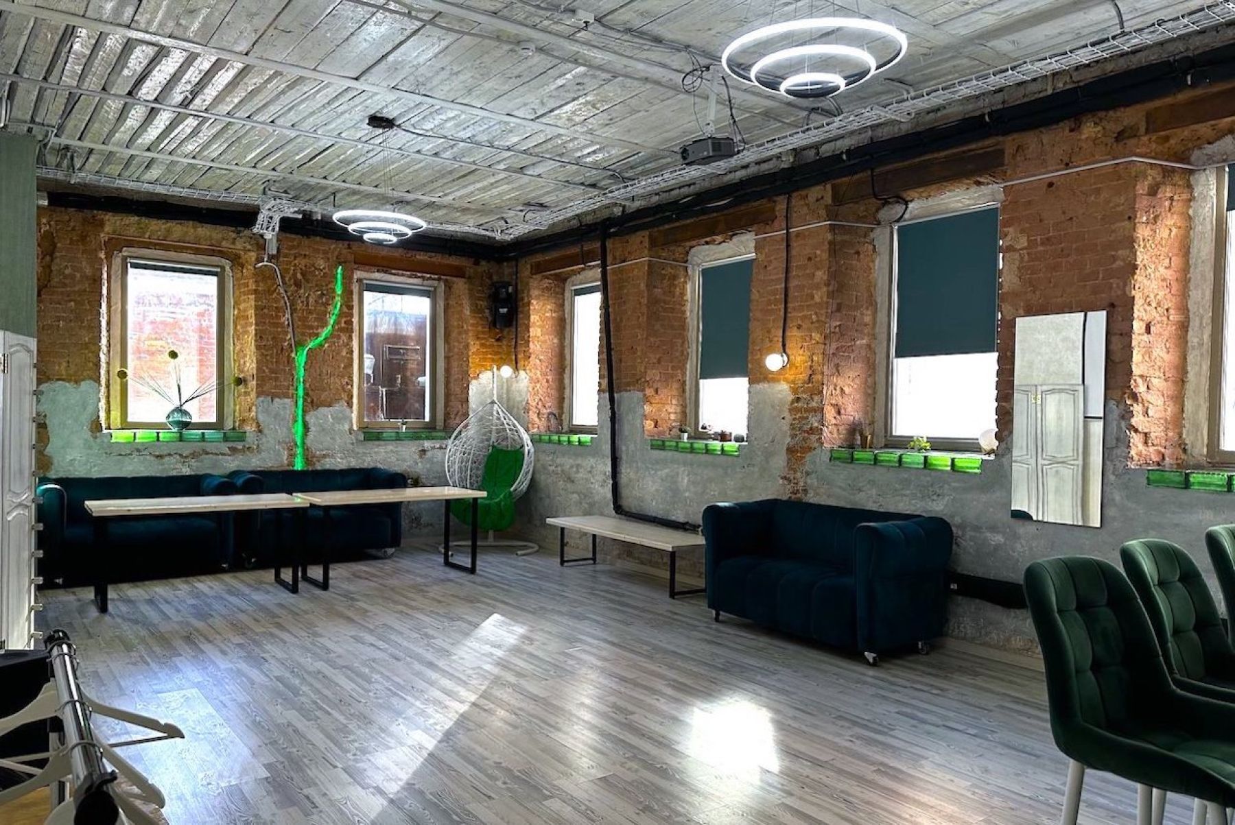 Барная стойка в лофте Ураниум