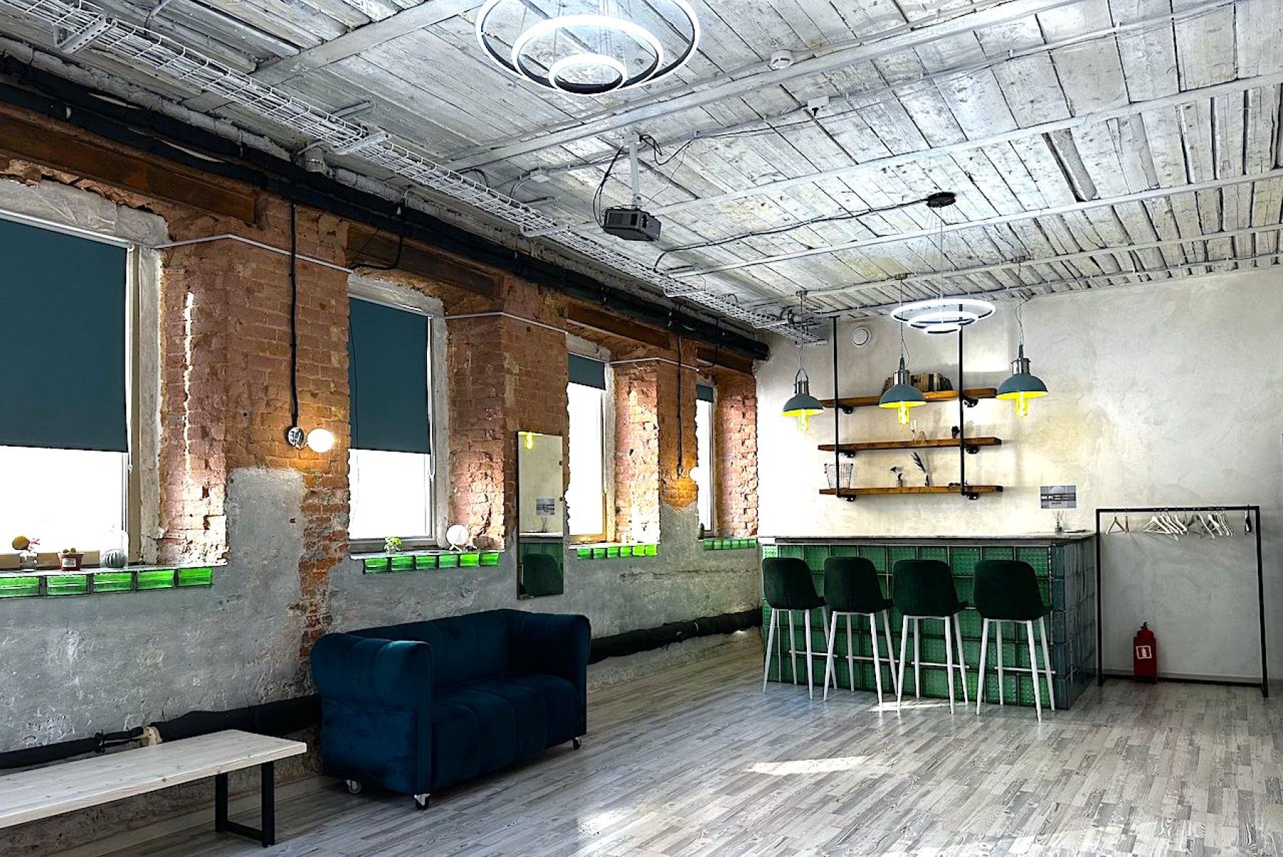 Вид на лофт Ураниум из окна