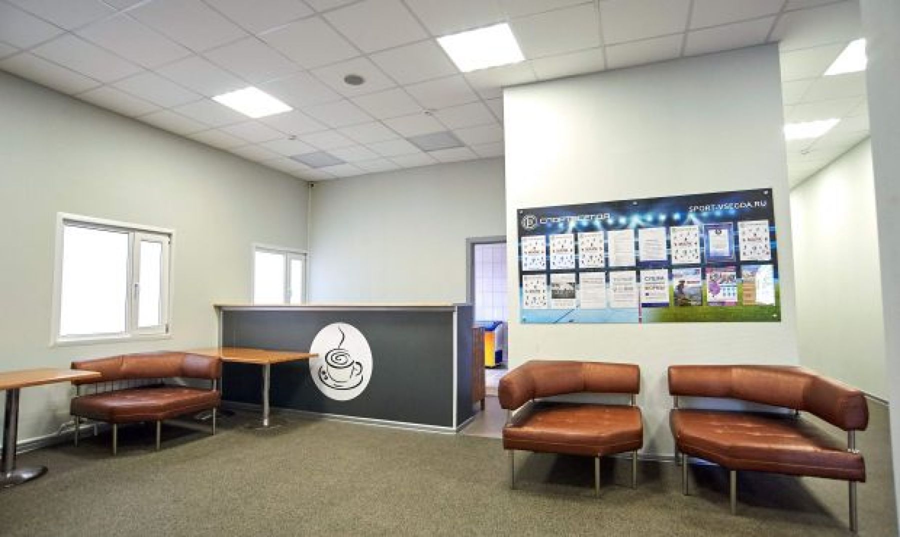 Раздевалки в спортивном зале на Пражской