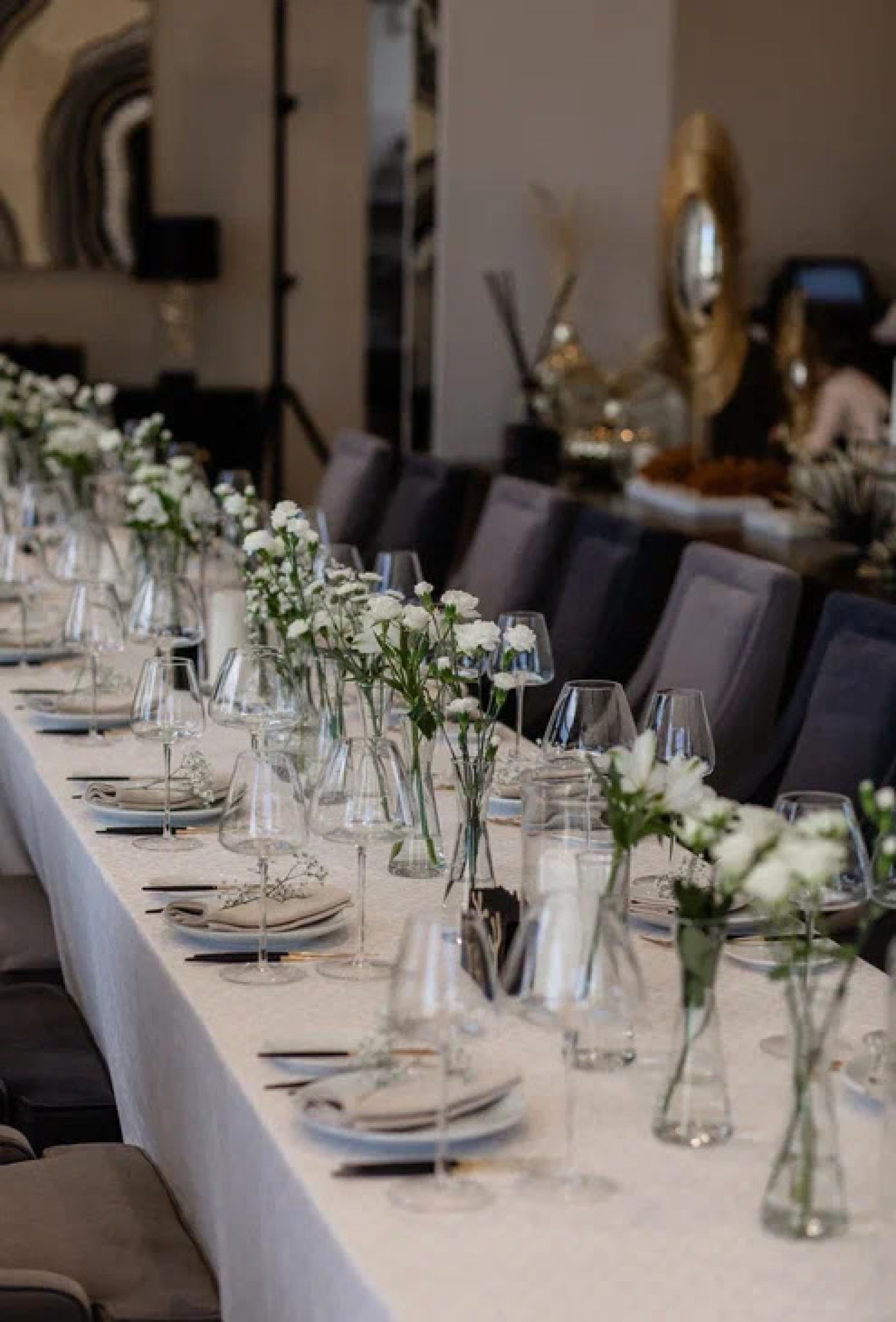 Банкетный зал Lahta Plaza - столы и освещение