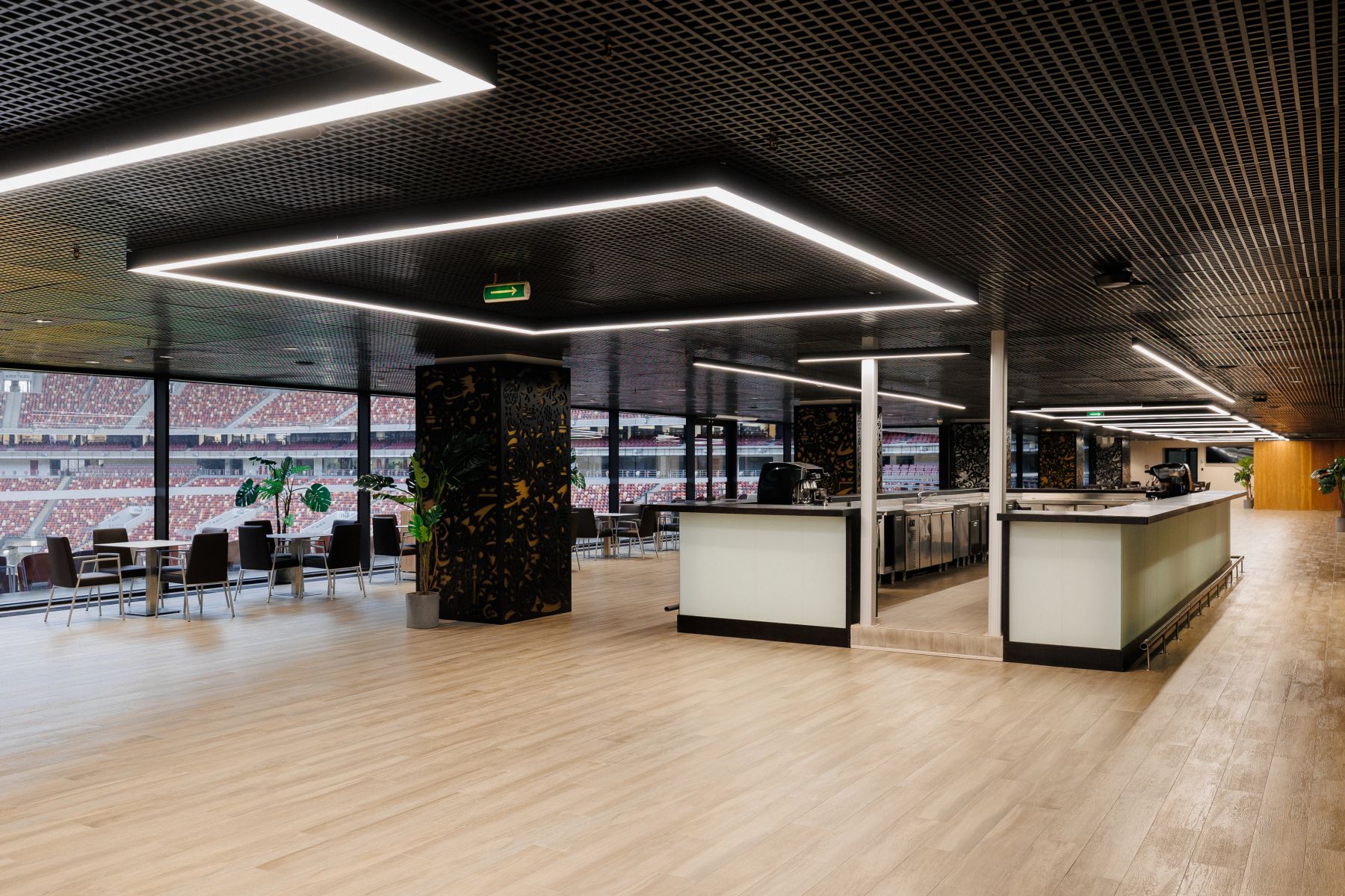 Панорамные окна Графитового холла