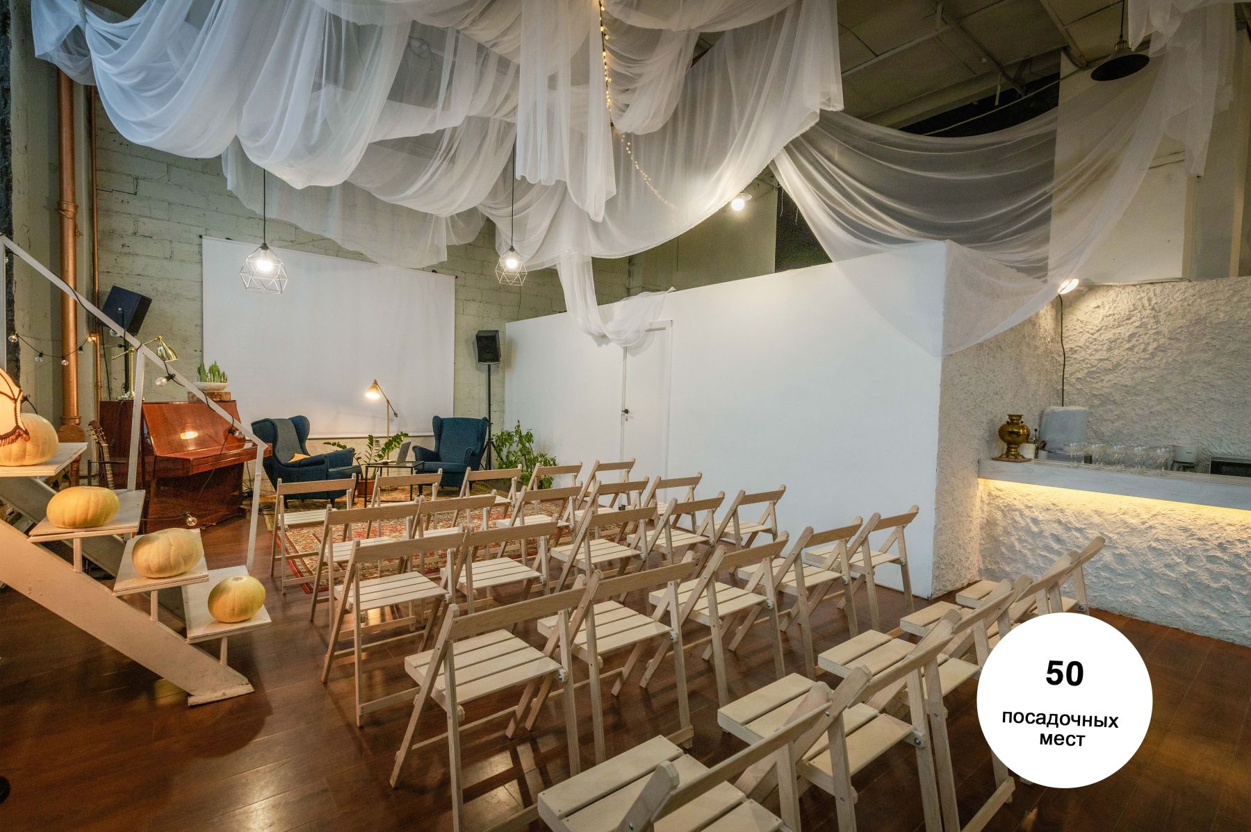 Зона для отдыха в лофте на Савеловской