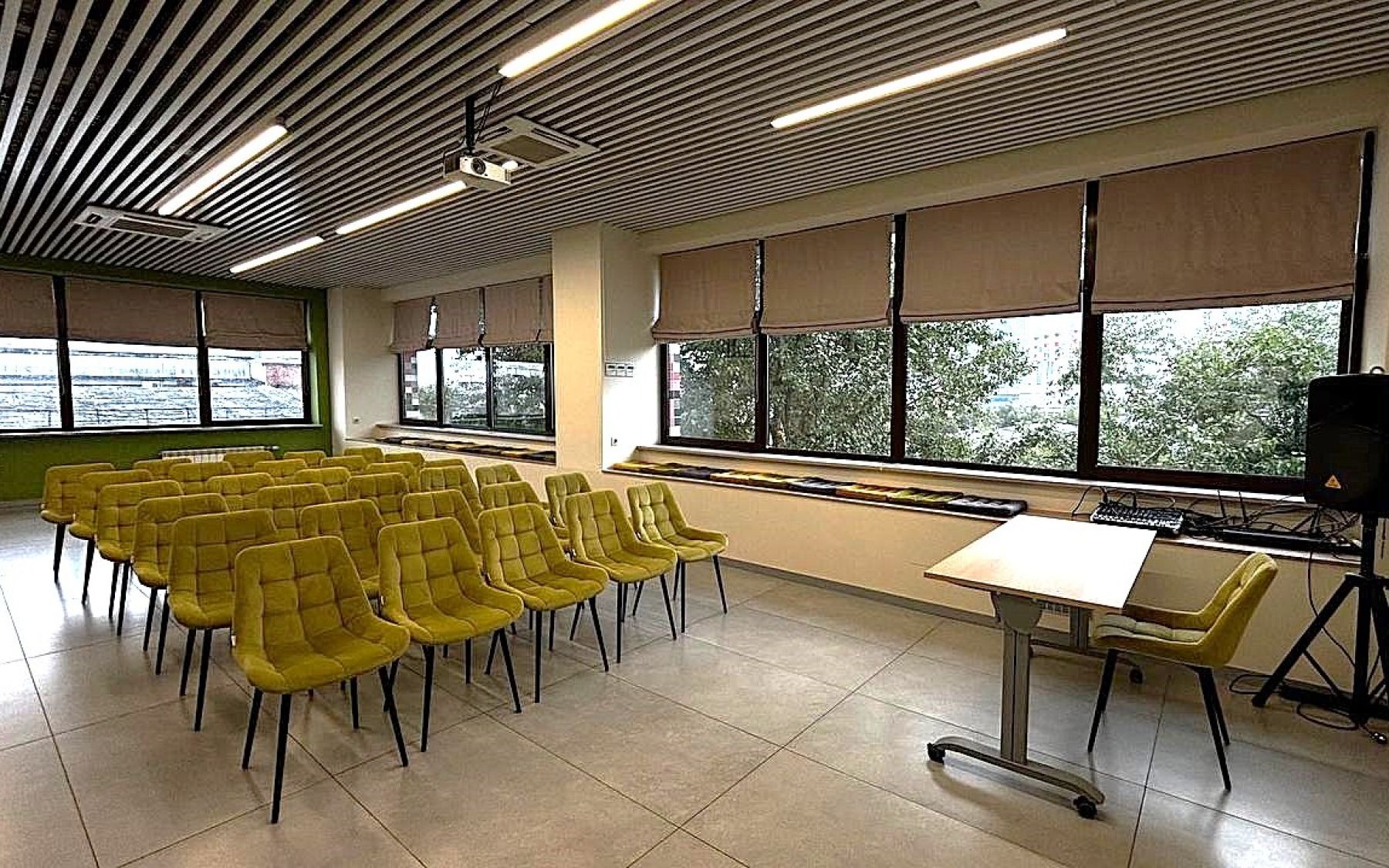 Конференц-зал Академии Кантаты с панорамными окнами