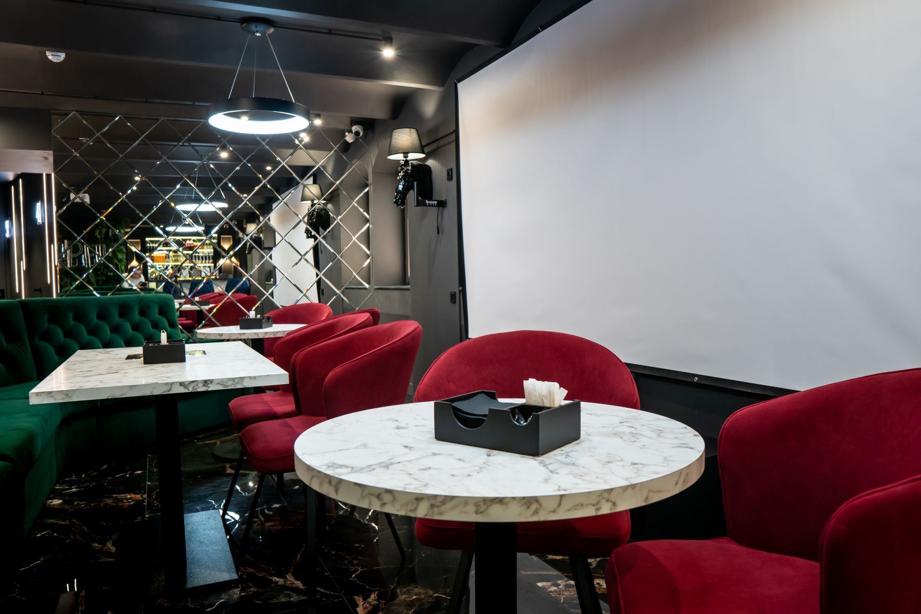 Интерьер зала N-joy community