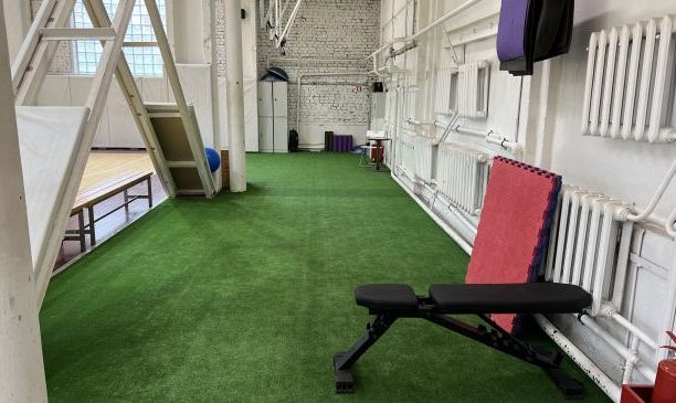 Бесплатная парковка рядом с залом