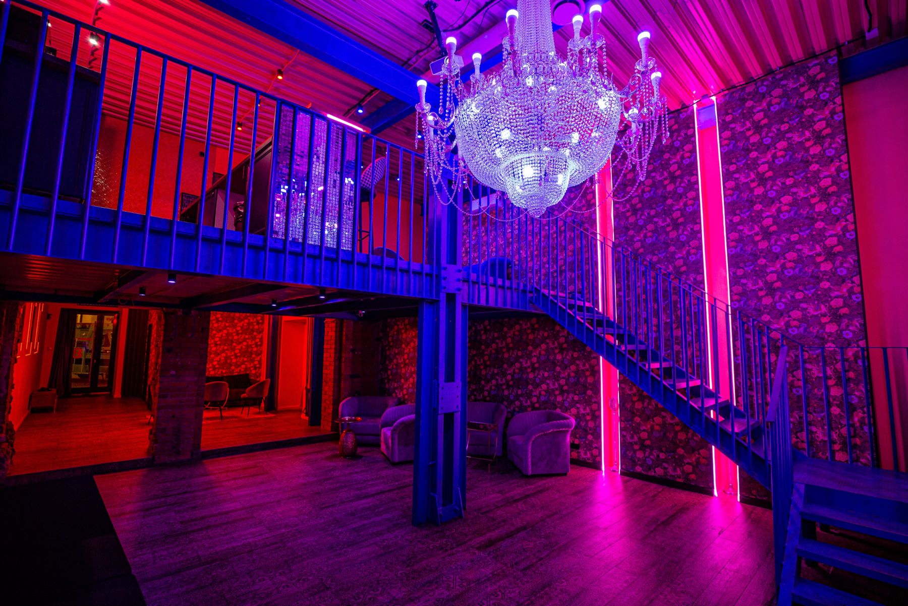 Интерьер Candy Loft с панорамными окнами