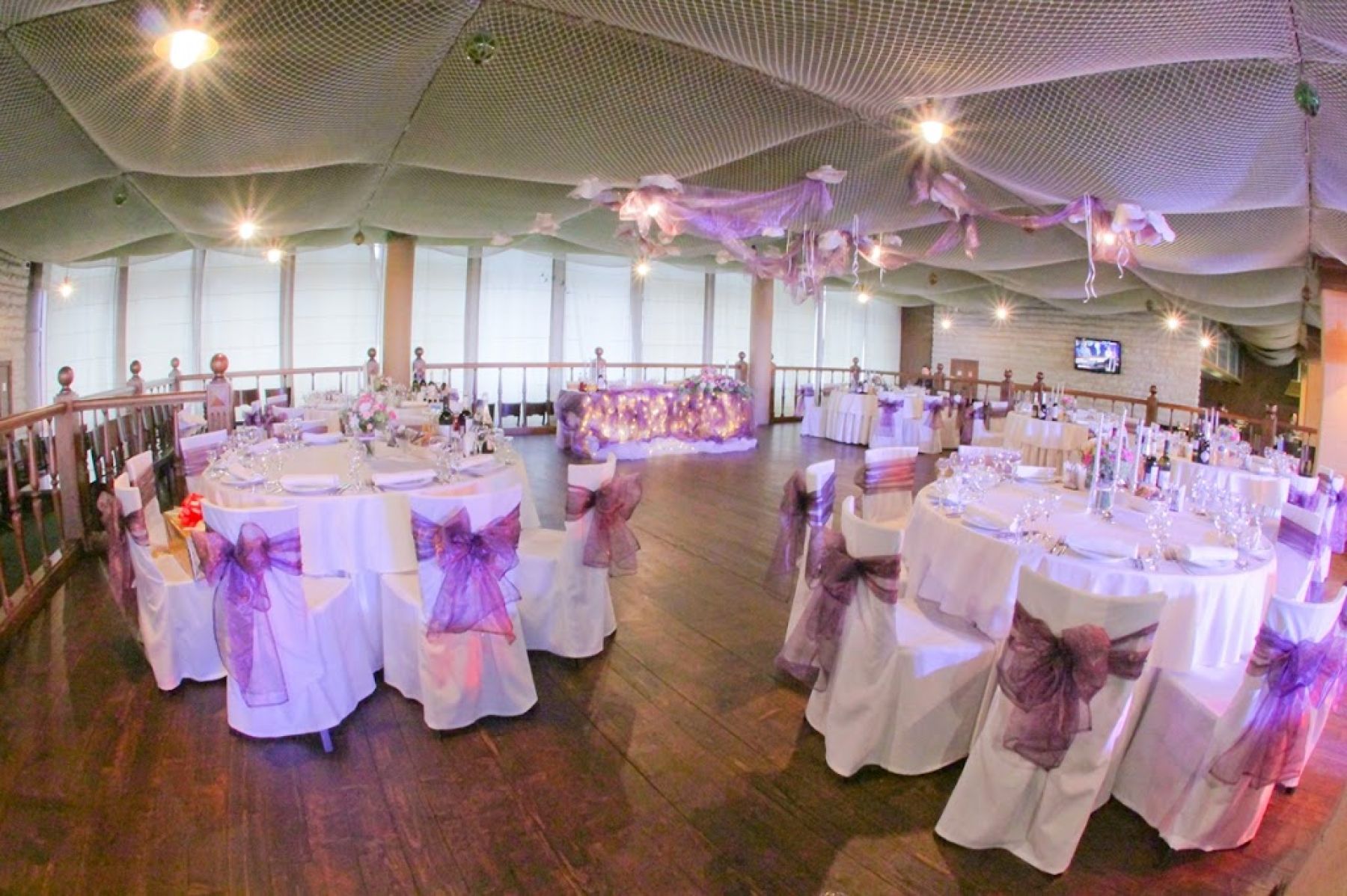 Интерьер панорамного ресторана Беринг