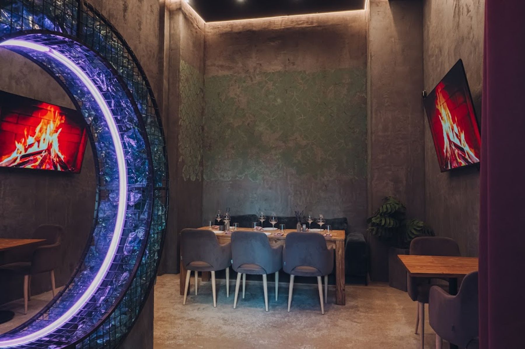 Музыкальное оборудование в ресторане Lawanda