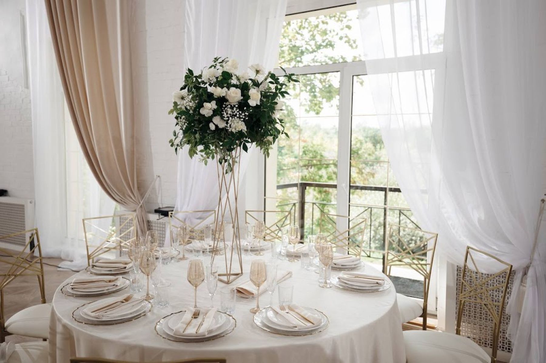 Уютная зона для мероприятий в Villa Park