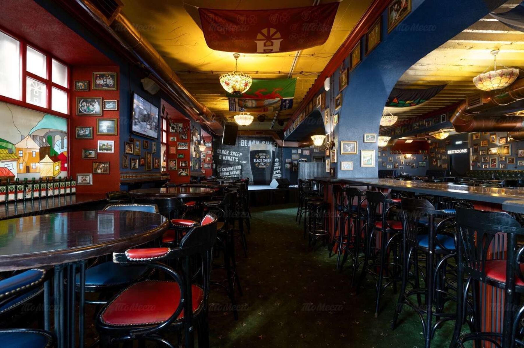 Интерьер ресторана Harat's в Санкт-Петербурге