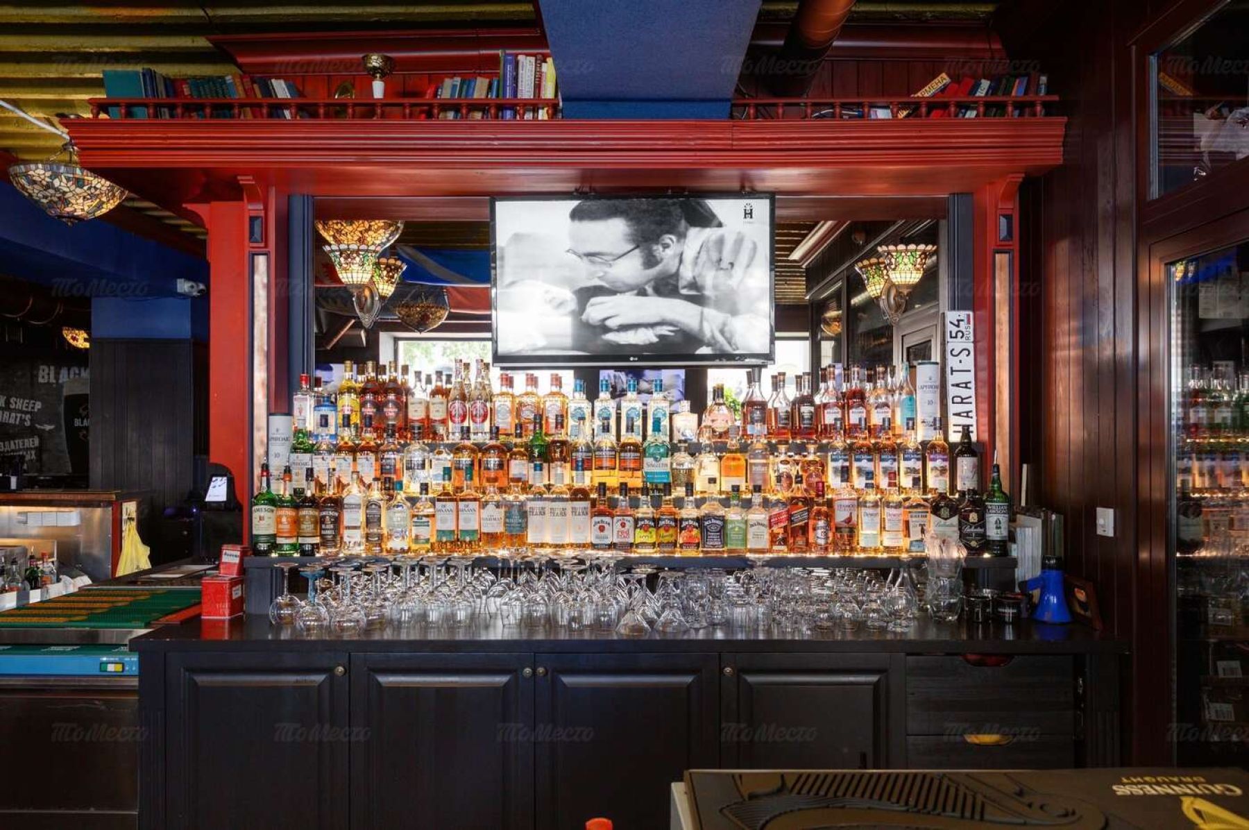 Уютная атмосфера в Harat's на площади Ленина