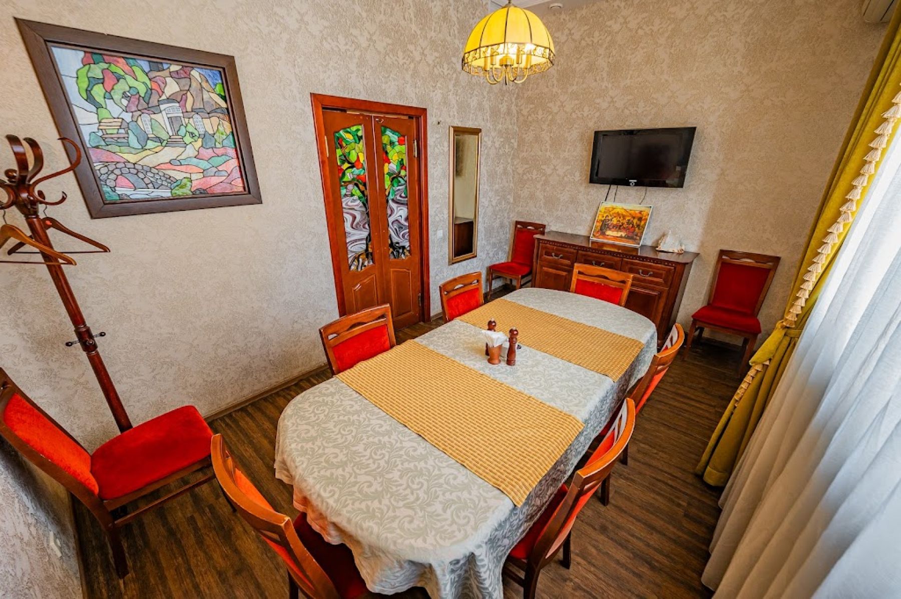 Музыкальное оборудование в ресторане Хинкали