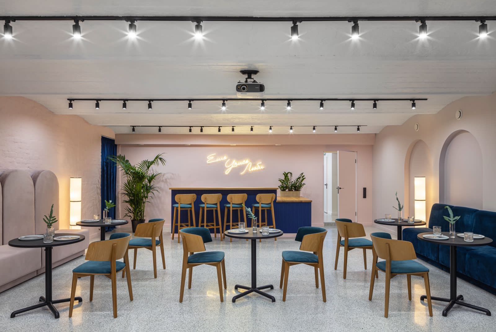 Просторная зона для мероприятий в P17 Place