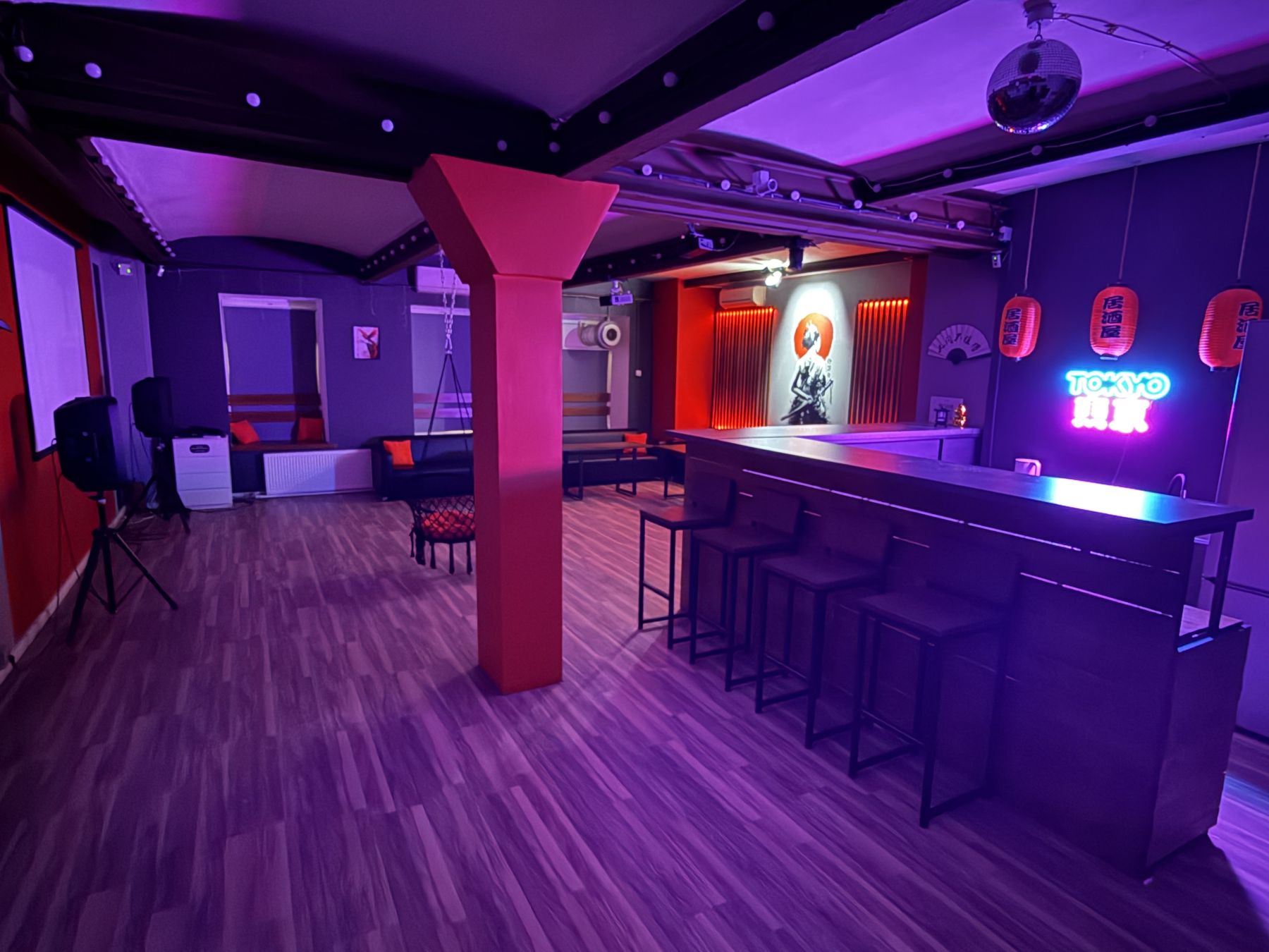 Зона караоке в лофте ТОКИО