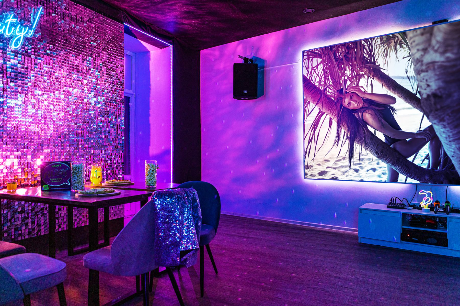 Просторный танцпол в лофте