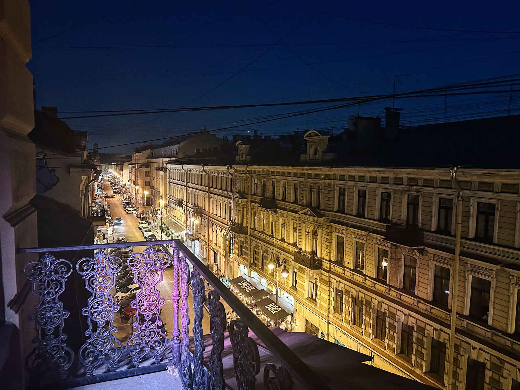 Музыкальное оборудование в зале для мероприятий