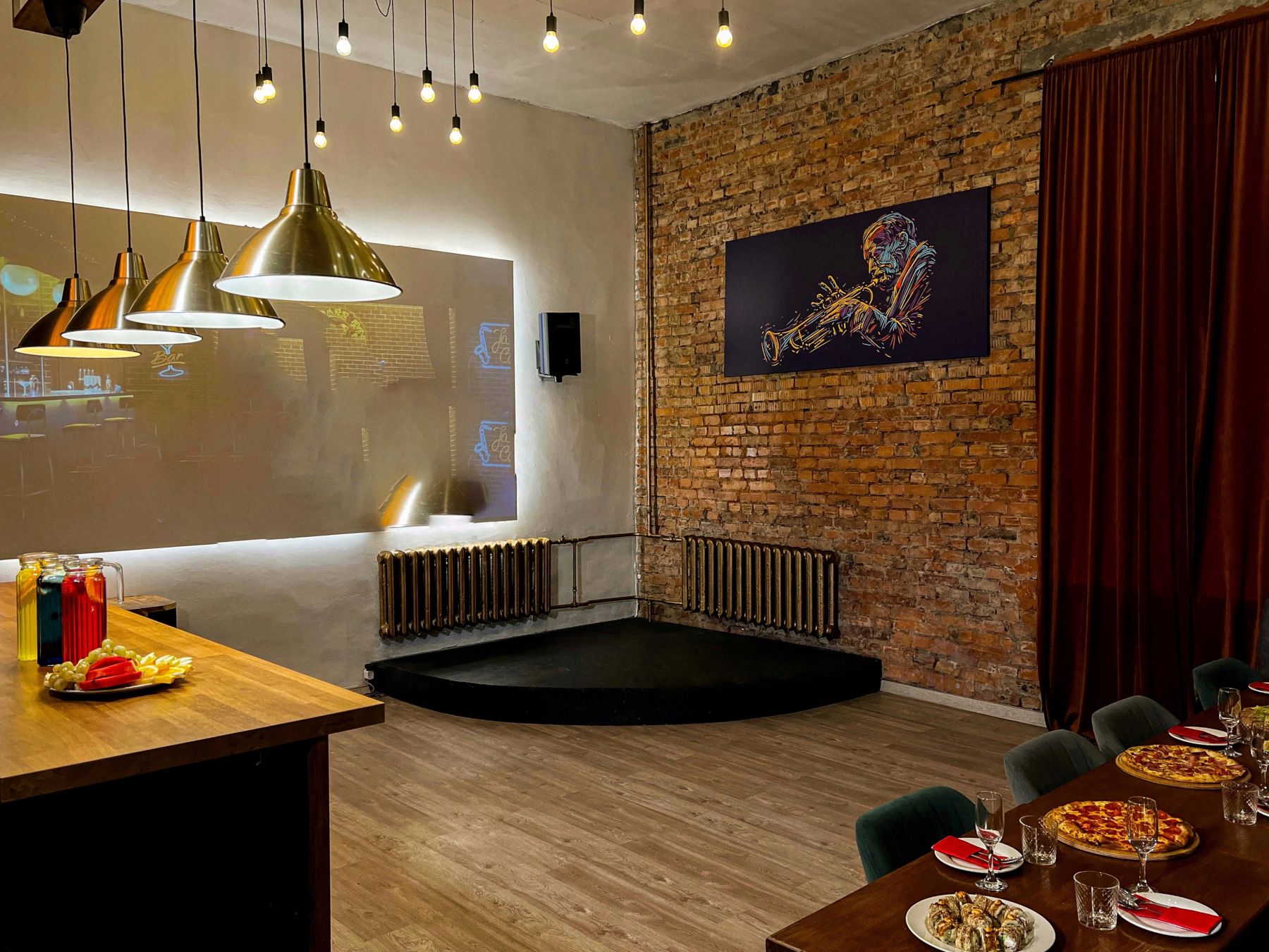 Барная стойка в дизайнерском лофте на Кадетской линии