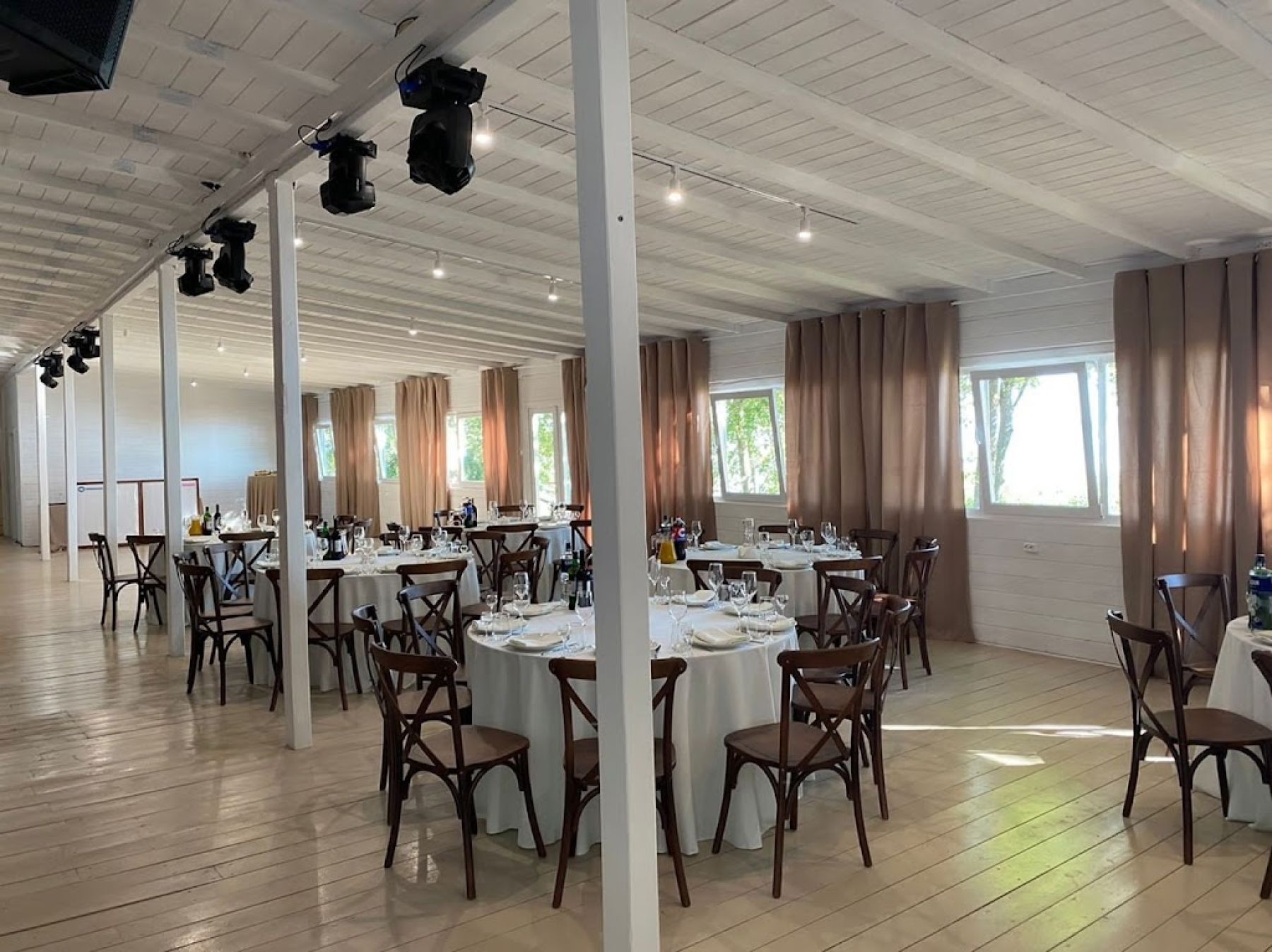 Панорамный зал "Репино Village"