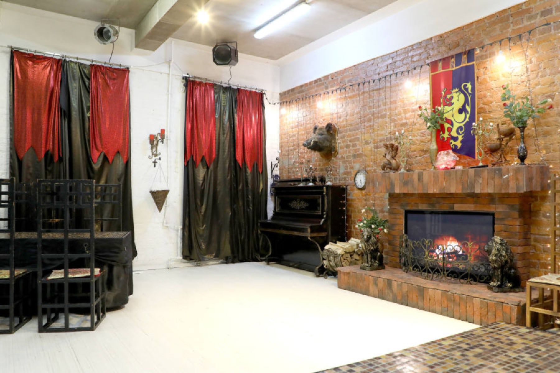 Балкон с видом на Невскую перспективу