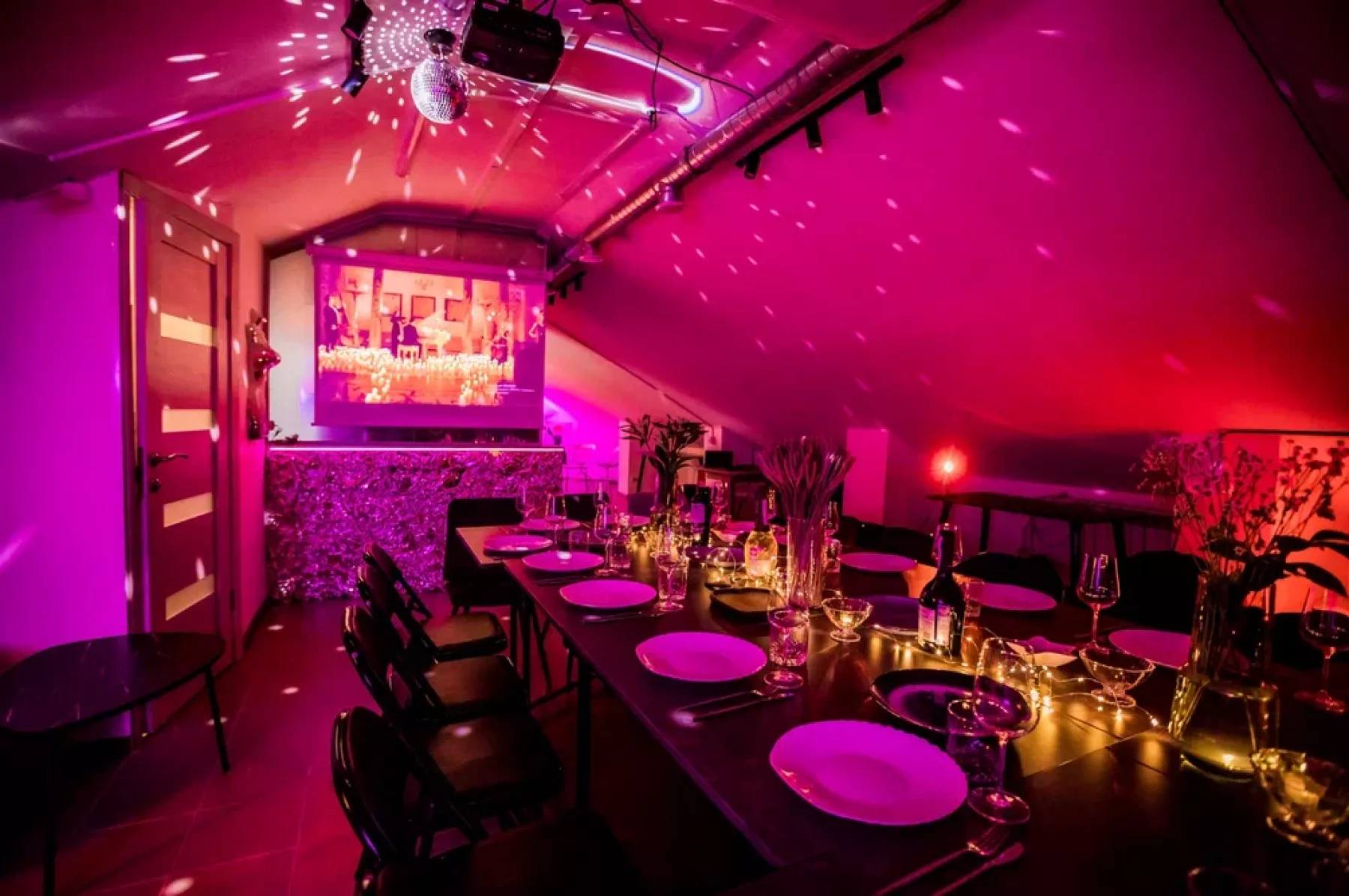 Световое оформление в Dizzy Loft