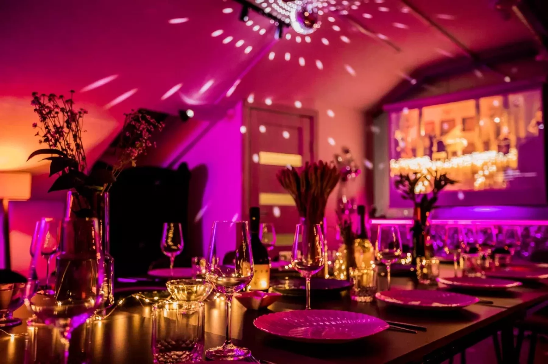 Столы и стулья в лофте